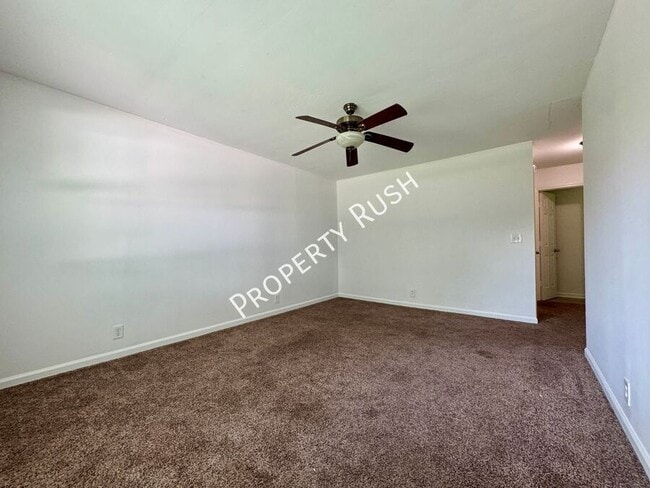Building Photo - 555 E Garden Farm Rd