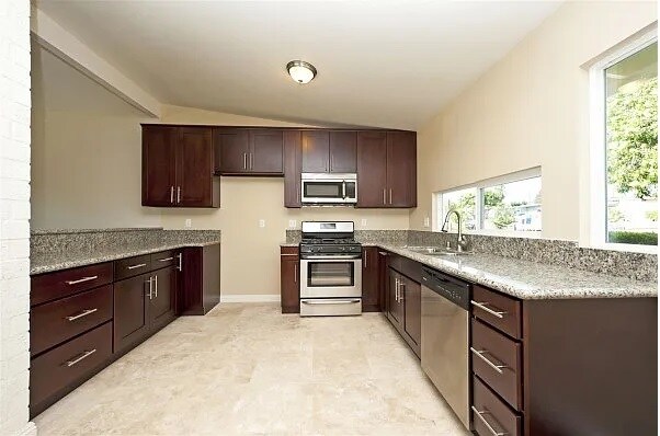 Building Photo - 1016 Agua Tibia Ave