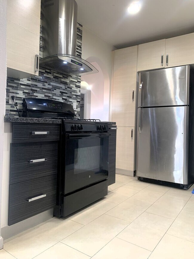 Building Photo - 2 Bedroom 2 Bath townhome in Santa Clara!