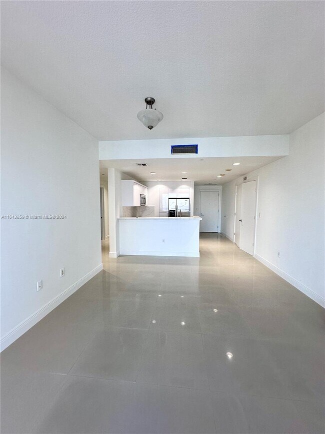 Building Photo - 1060 Brickell Ave