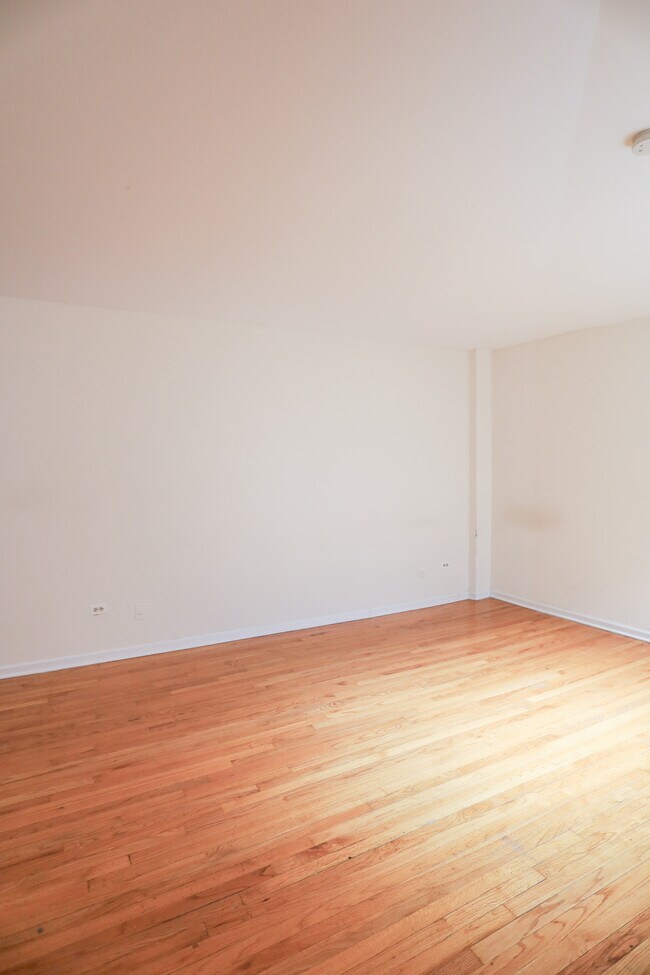 Foto del edificio - 1068 W Catalpa Ave