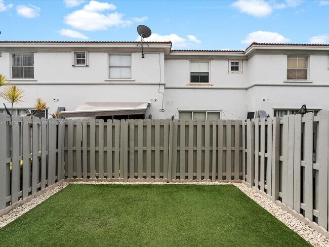 Foto del edificio - 15568 SW 39th St