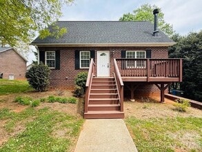 Building Photo - 23 44th Ave Pl NE