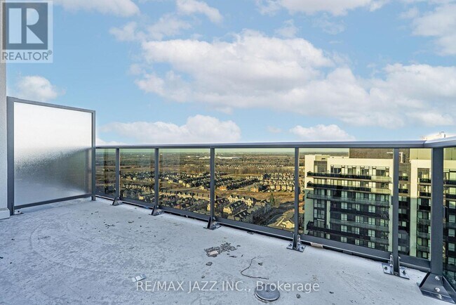 Building Photo - 2545 Simcoe St N