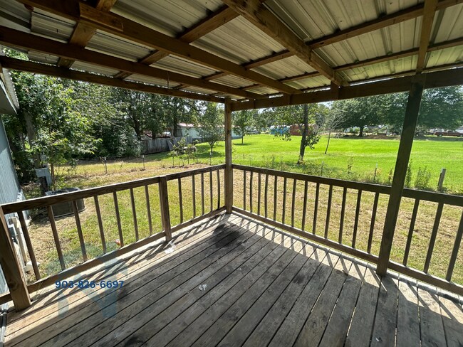 Foto del edificio - 1527 Clear Springs Rd