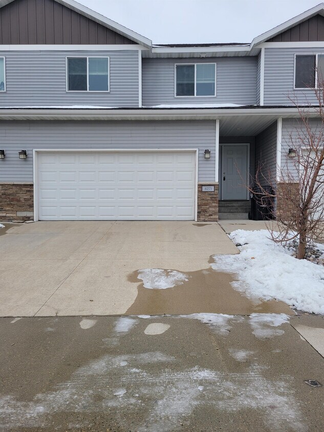 4271 51st St S, Fargo, ND 58104 Townhome Rentals in Fargo ND