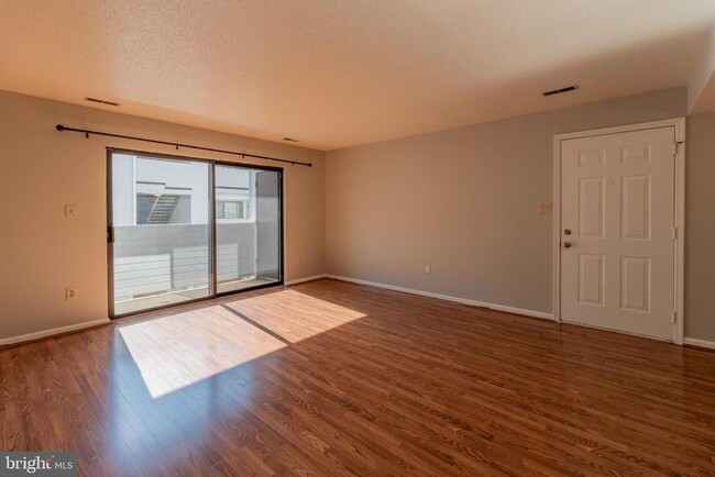 Building Photo - 1625 Carriage House Terrace