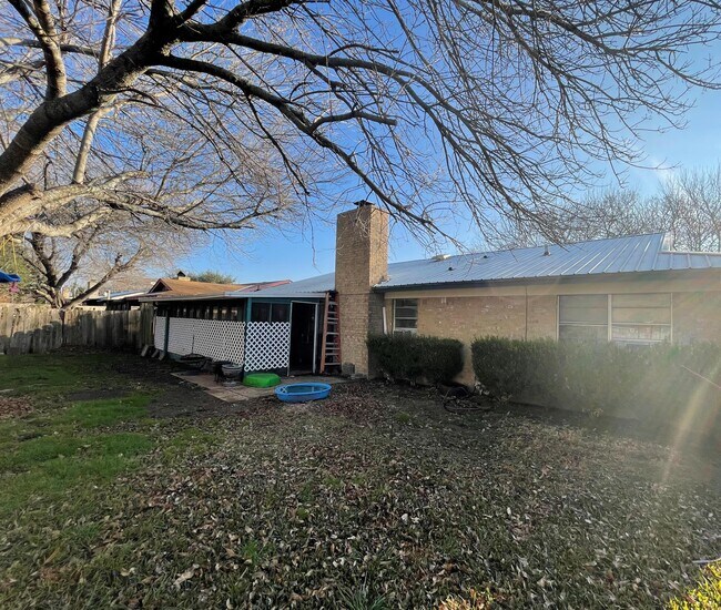 Foto del edificio - 1903 Standridge St