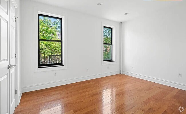 Building Photo - 323 Lincoln Pl