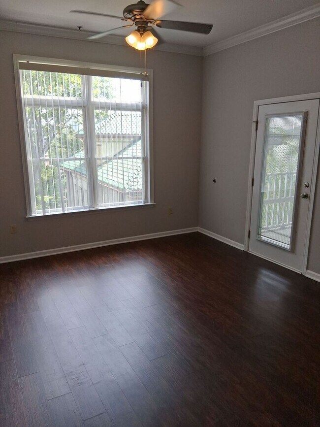 Building Photo - Laurel Station - 3BR/2BA Condo in Fort Sanders available for FALL 2026! Rent includes TWO assigne...