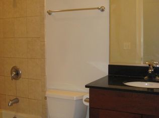 Building Photo - Modern Lakeview 3 Bedroom, 2 Bathroom Walk-Up