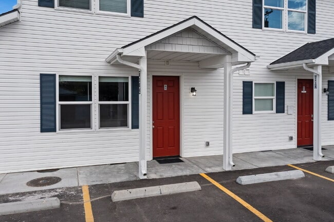 Building Photo - "Discover Comfort & Style: Spacious 3-Bed,...