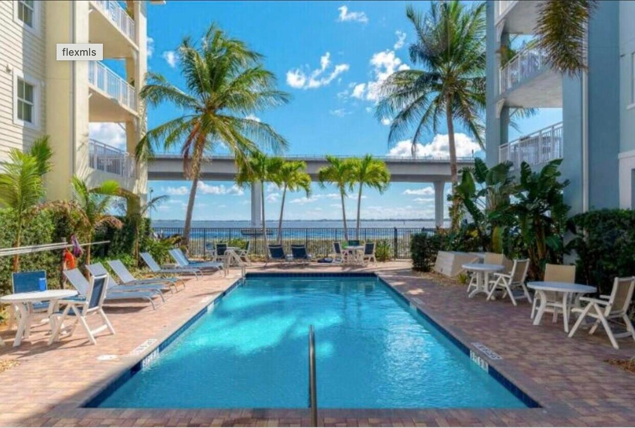 215 NW Flagler Ave Unit 301, Stuart, FL 34994 Condo for Rent in