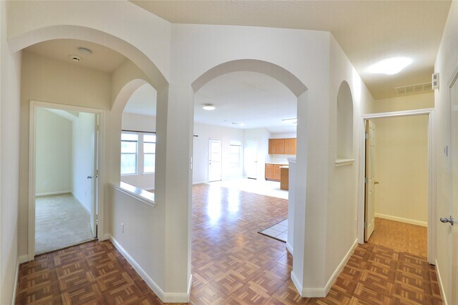 Foto del edificio - 2239 Enchanted Park Ln