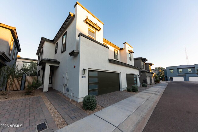 Foto del edificio - 3033 N 37th Wy