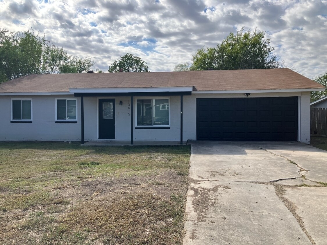 Primary Photo - 13615 Primwood St