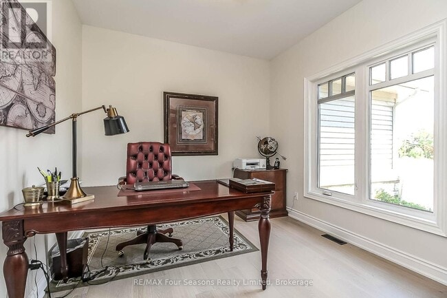 Building Photo - 120 Schoolhouse Ct