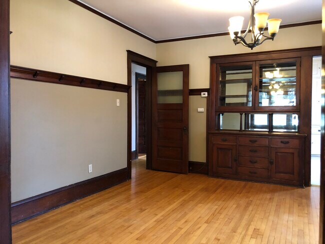Building Photo - 741 E Homer St