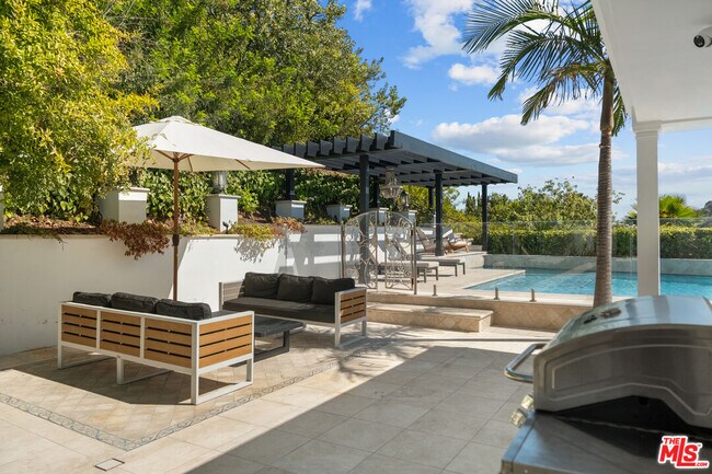 Foto del edificio - 9620 Highridge Dr