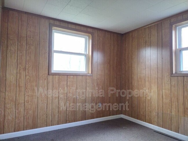 Foto del edificio - 335 Little Vine Dr