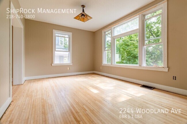 Foto del edificio - 2244 Woodland Ave