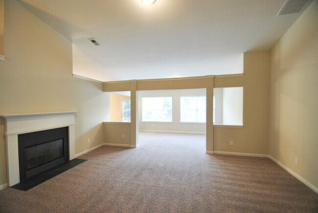 Building Photo - 5216 Rosewood Pl