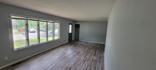 Building Photo - 3265 Fern Ct