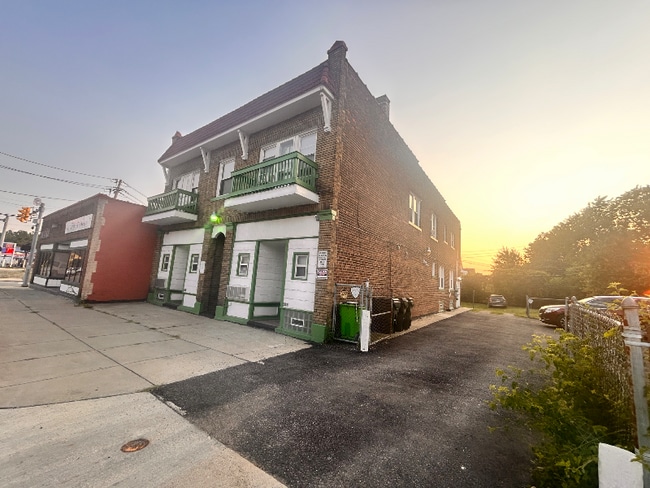 Building Photo - 4512 E 131st St
