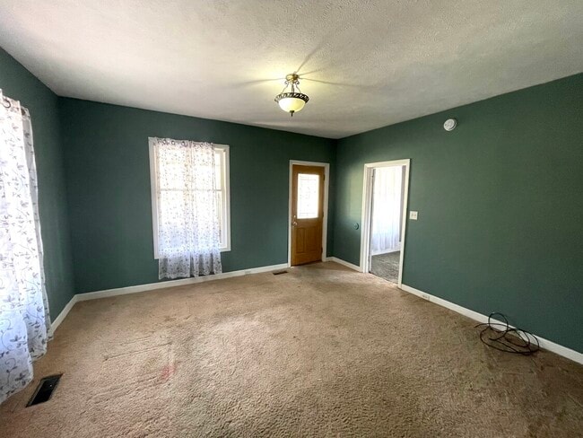 Building Photo - 272 E 15th St