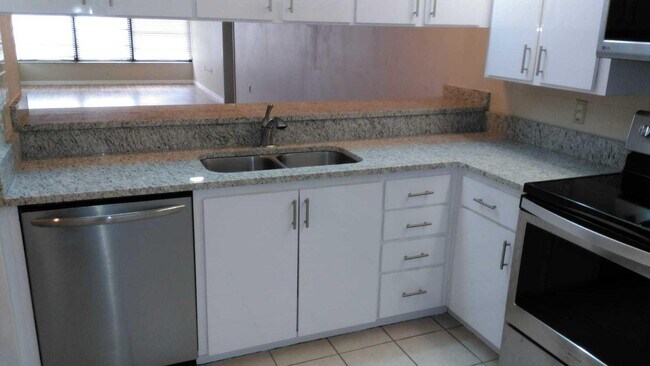 Building Photo - 3516 Whitehall Dr