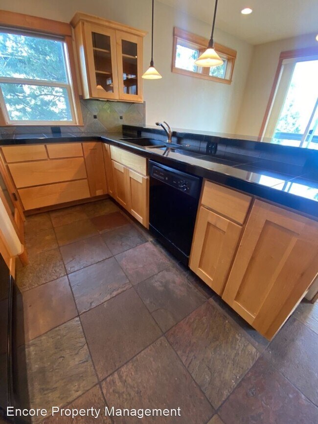 Building Photo - 4 br, 3 bath House - 3340 NW Bungalow Drive
