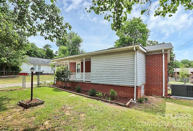 Building Photo - 1017 McLain Rd