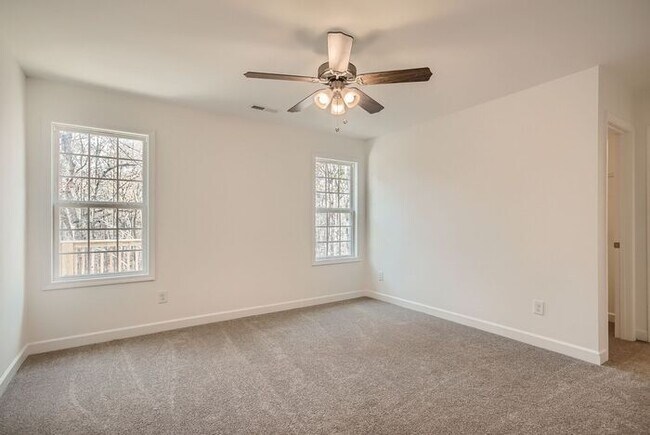 Building Photo - Like new house in nice Concord location!!