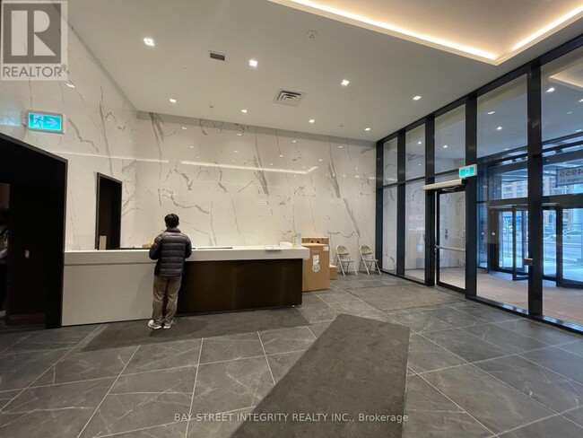 Building Photo - 4955-4955 Yonge St