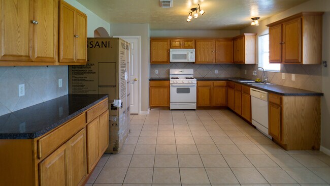 Building Photo - 12023 Raven View Dr