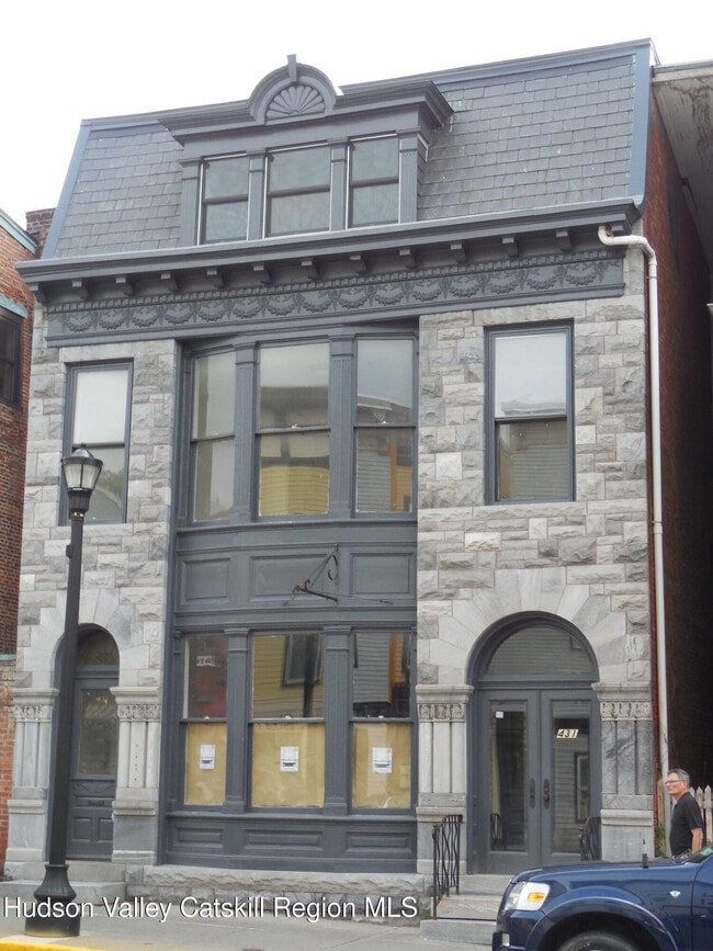 Building Photo - 431 Warren St