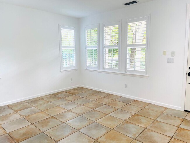 Foto del edificio - 4285 Bromley Ct