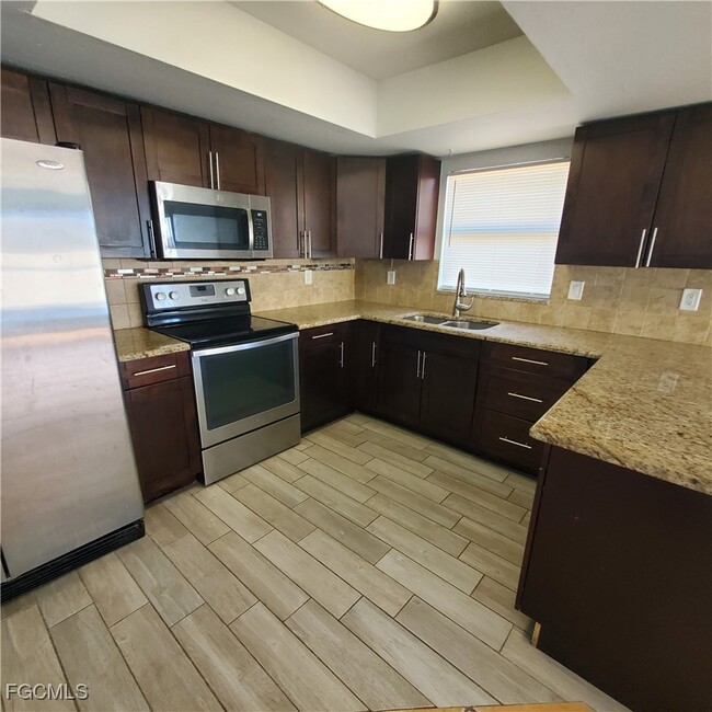 Foto del edificio - 421 Hancock Bridge Pkwy