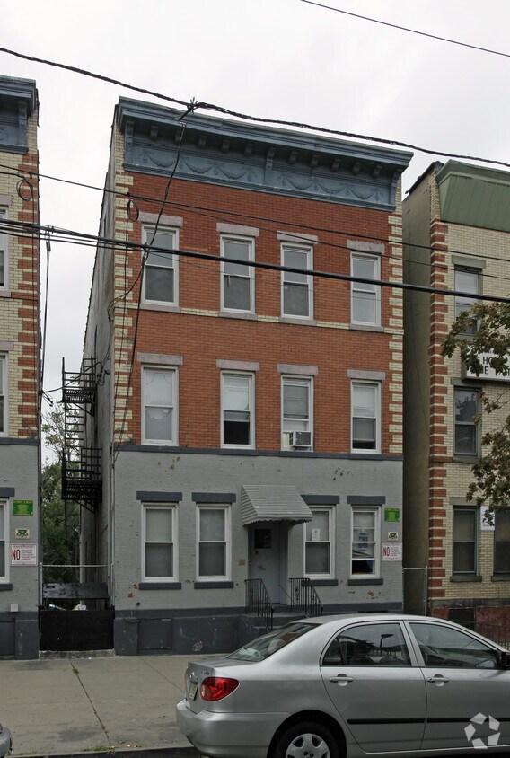 Primary Photo - 231 Van Horne St