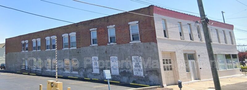Primary Photo - 200 William St
