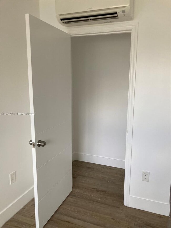 Building Photo - 1815 NW 1st Ct