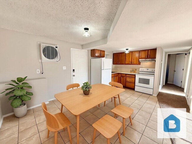 Building Photo - 603 W Routt Ave