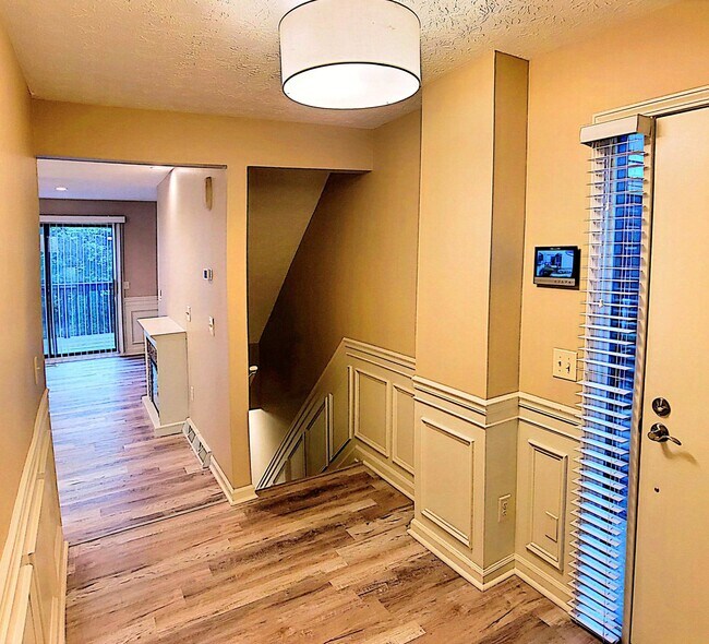 Foto del edificio - 7819 Hills and Dales Rd NW