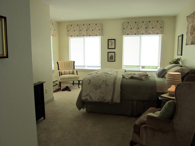 Master Bedroom - 600 Meadowbrook Rd