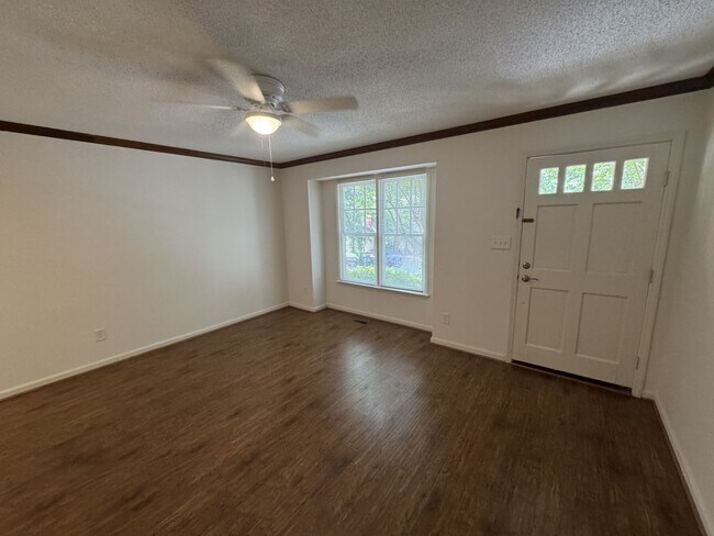 Foto del edificio - 2 bd 1.5 bath Townhouse