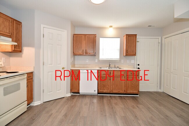 Foto del edificio - Price Reduction!!! Spacious 3 Bedroom 1.5 ...
