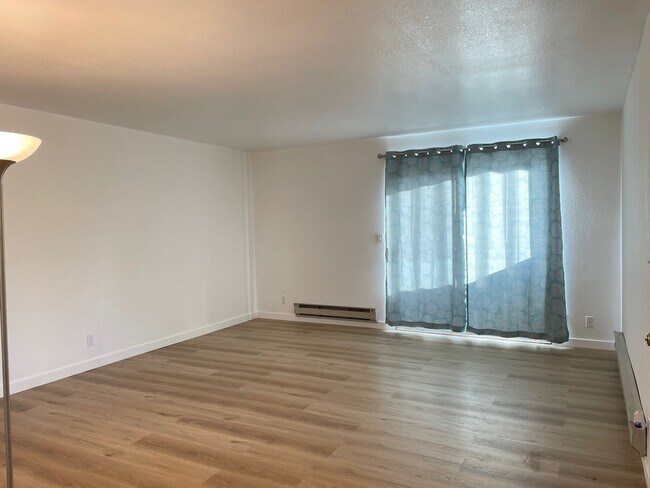 Building Photo - 894 Lewelling Blvd