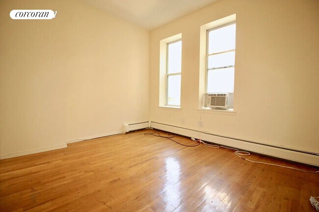 Building Photo - 207 Taaffe Pl