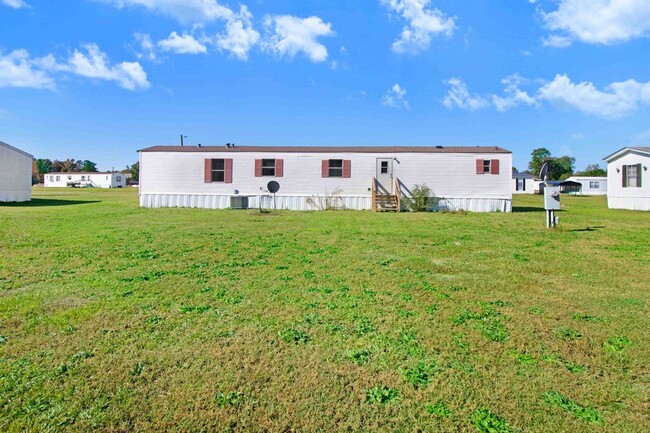 Building Photo - 3 Bedroom | 2 Bath Mobile Home in Pikevill...