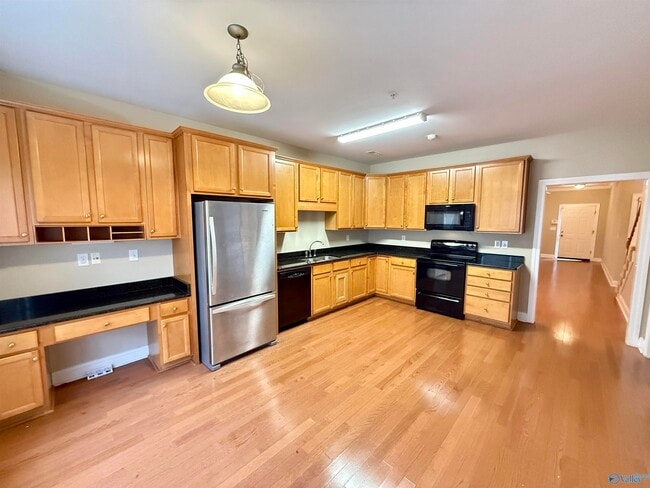 Building Photo - 472 Shamrock Dr